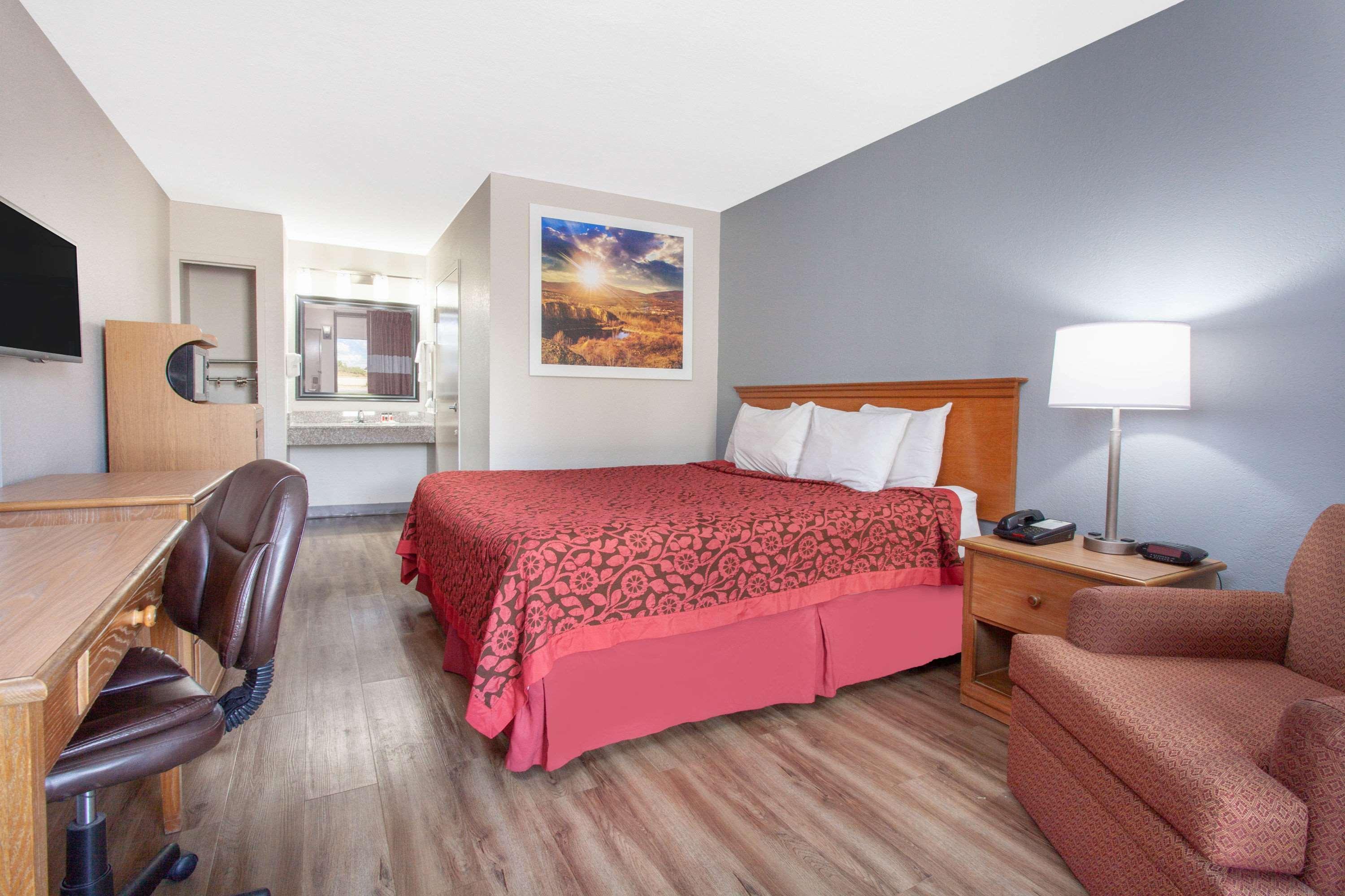 Days Inn By Wyndham Clinton - Laurens I-26 Exteriör bild