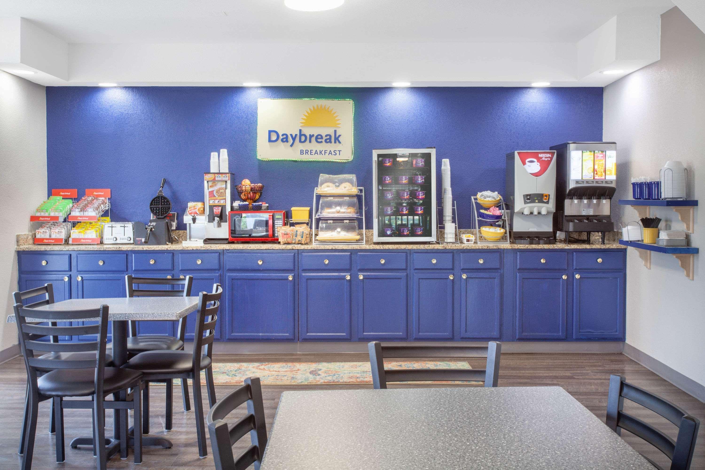 Days Inn By Wyndham Clinton - Laurens I-26 Exteriör bild